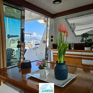 https://boat-breakfast-monica.hotels-amalfi.com